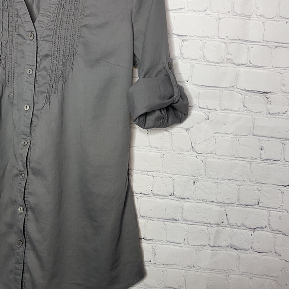 Charlotte Russe Gray Long Button Down with Tiny Ruffle Details - Picture 5 of 8